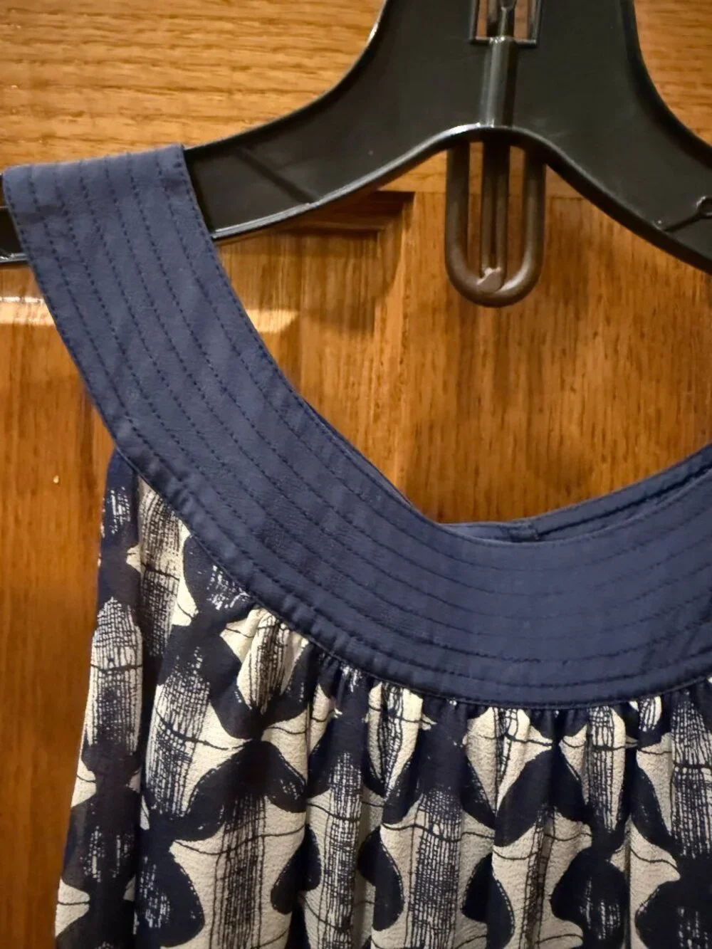 Tory Burch Women's Silk Printed Sleeveless Blouse with Back Bow, SZ 12 - Picture 4 of 6